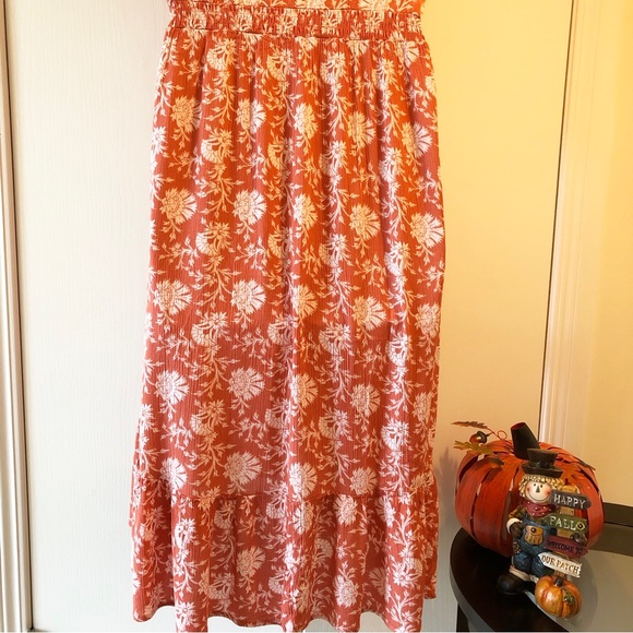 Lovely Fall colours Maxi Dress. Fits larger then a size XS - Picture 13 of 14